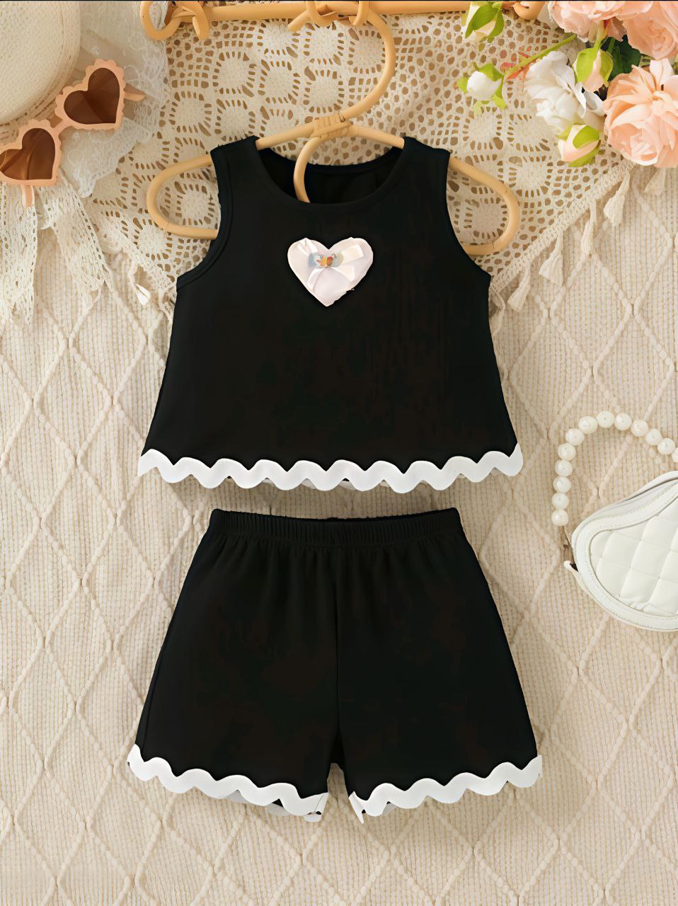 Stylish Heart Appliqué Girls Clothing Set