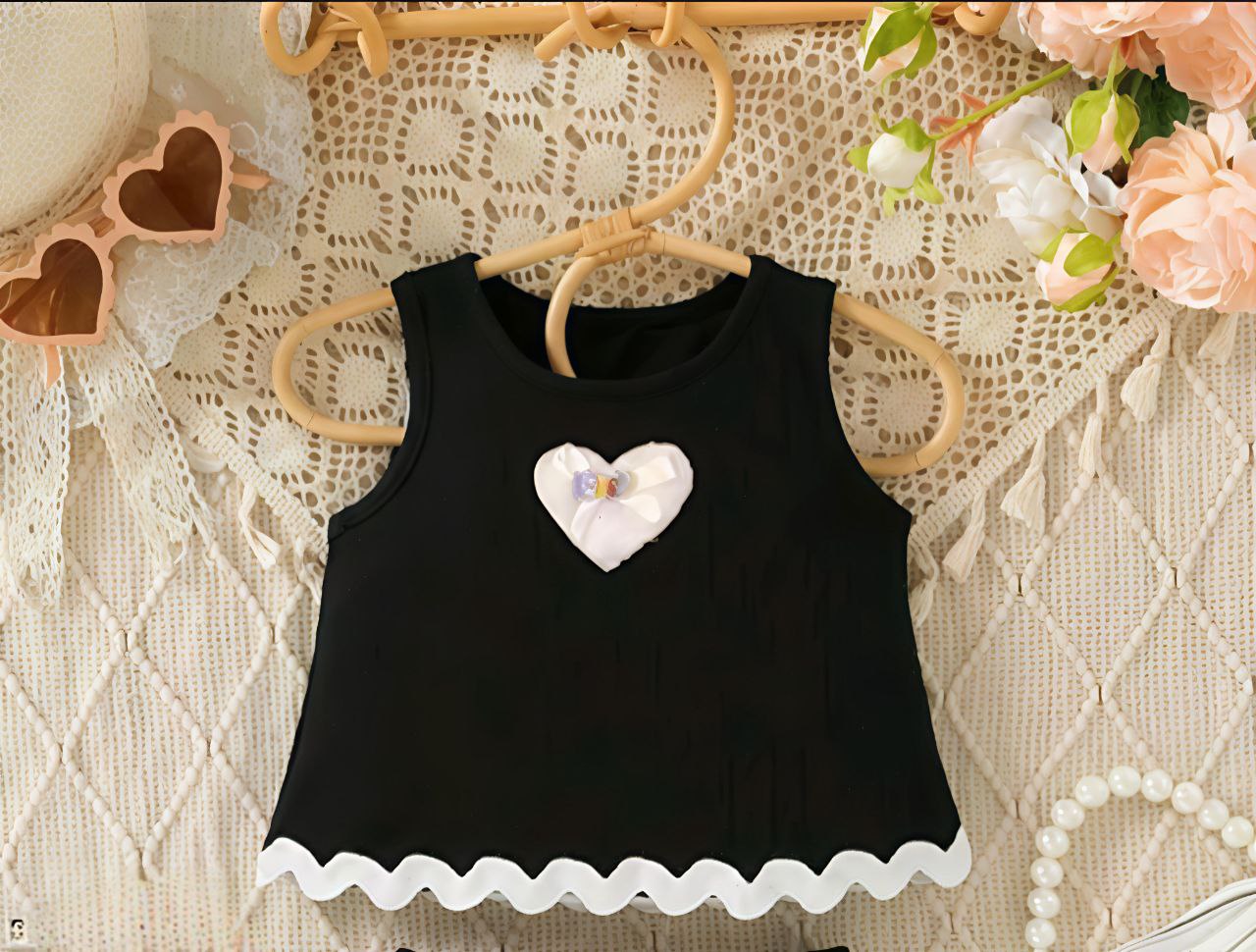 Stylish Heart Appliqué Girls Clothing Set