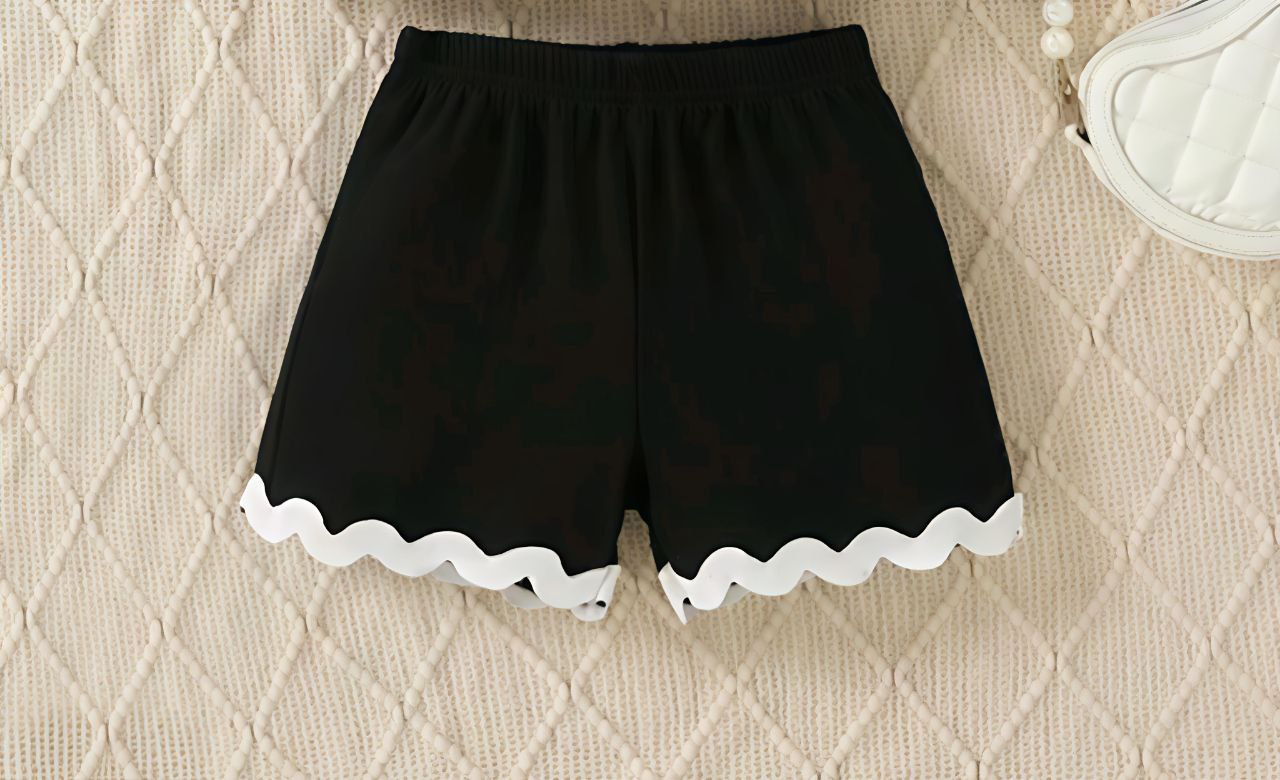 Stylish Heart Appliqué Girls Clothing Set