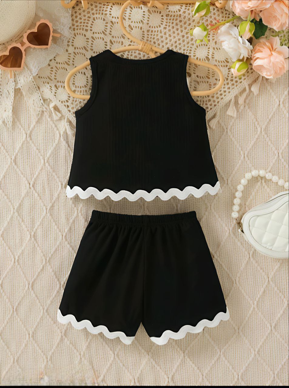 Stylish Heart Appliqué Girls Clothing Set